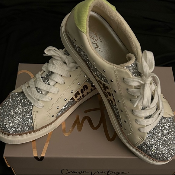 Crown Vintage Sneakers - Picture 3 of 4